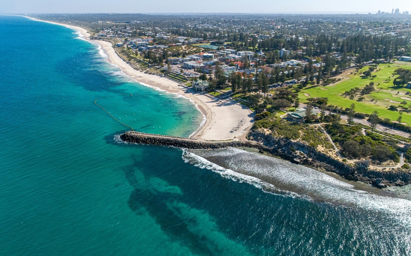 Stunning sunset over a Perth beach, a popular destination for UK expats.